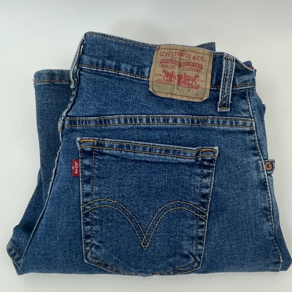 Levi's Classic Relaxed Bootcut Jeans Vintage Womens 10S Blue Med Wash Denim Y2k